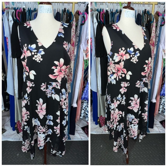 👗 NWT🤩 |•LANE BRYANT•| Pretty Black Blue & Pink Floral V-neck Dress Size 22/24 - Picture 1 of 8